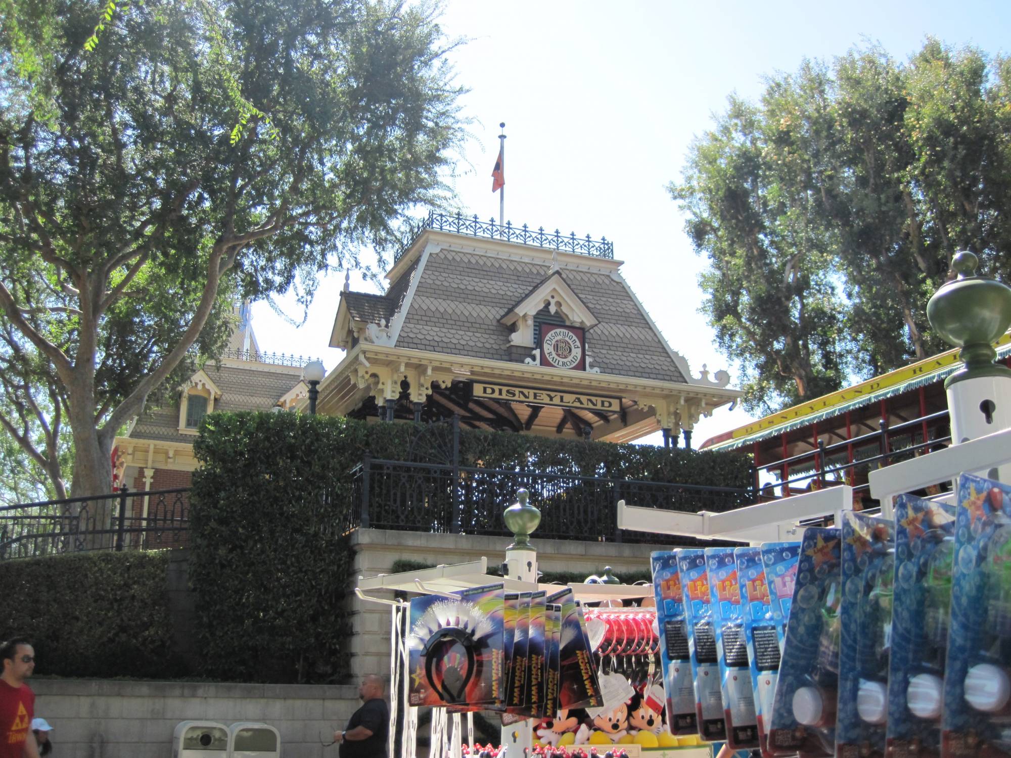 Go behind the scenes with a backstage tour at Disneyland | PassPorter.com