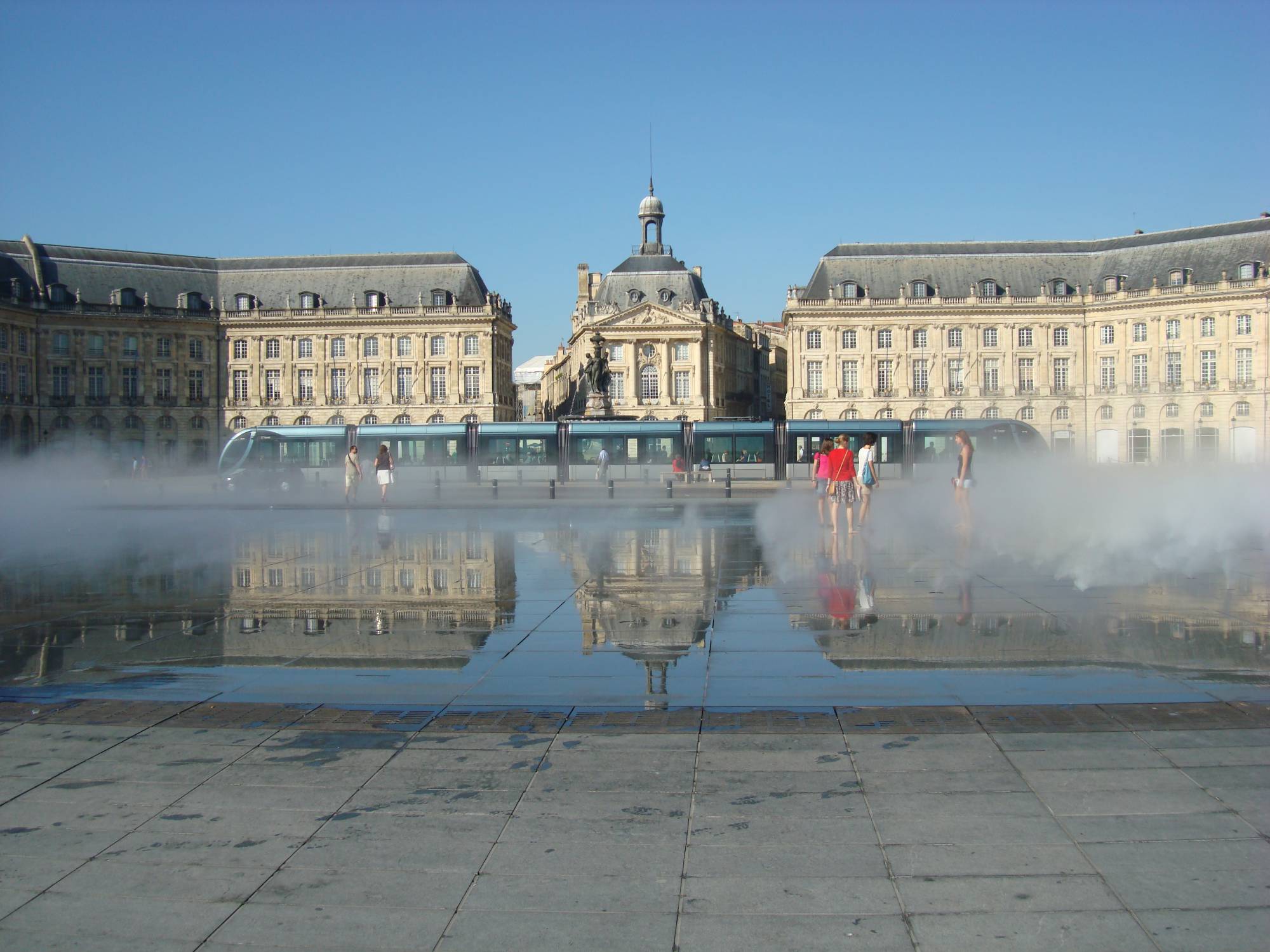 Explore the beauty of the city of Bordeaux, France | PassPorter.com