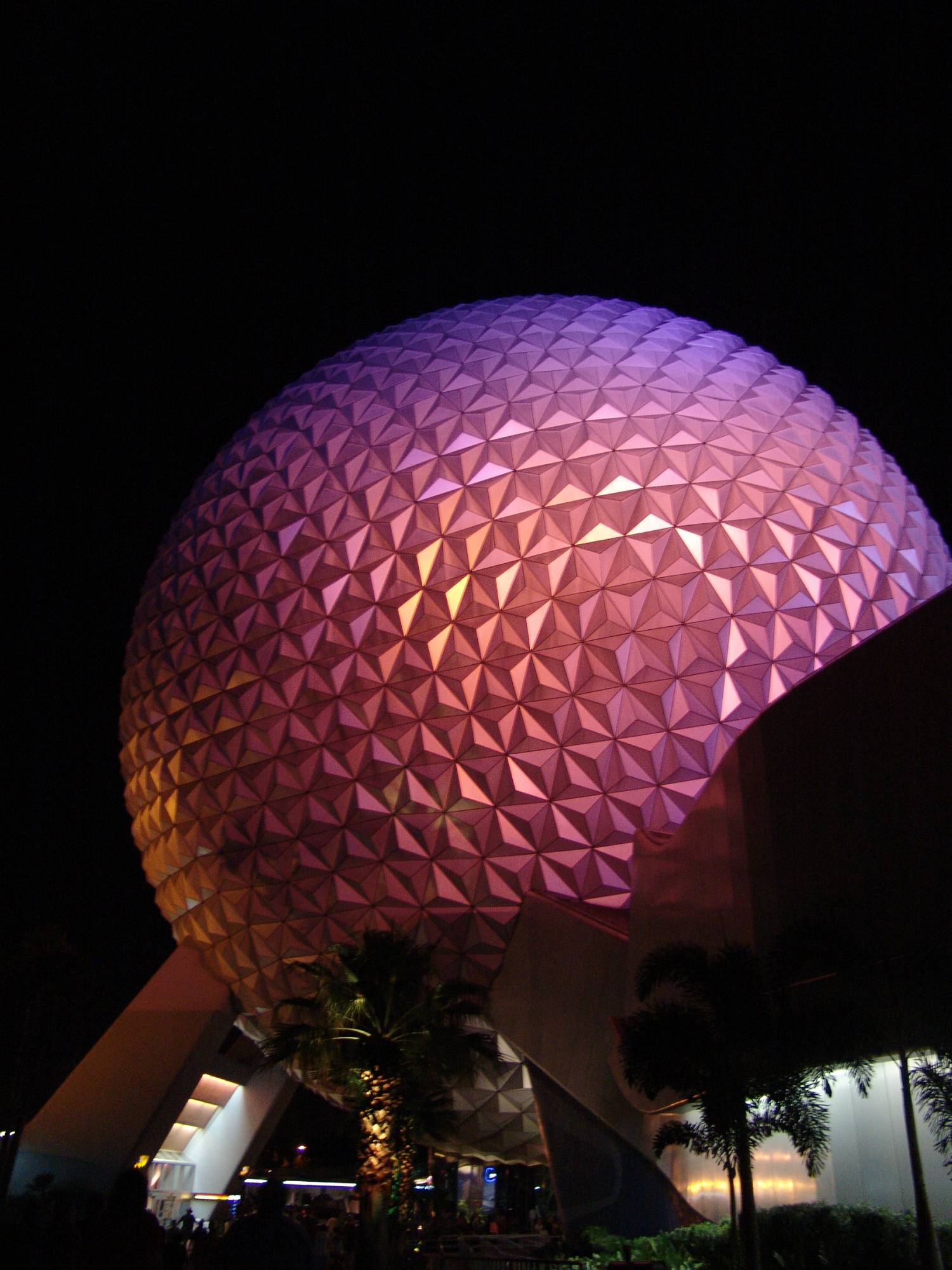 Go behind the scenes at Epcot with the Epcot Explorer's Encyclopaedia |PassPorter.com